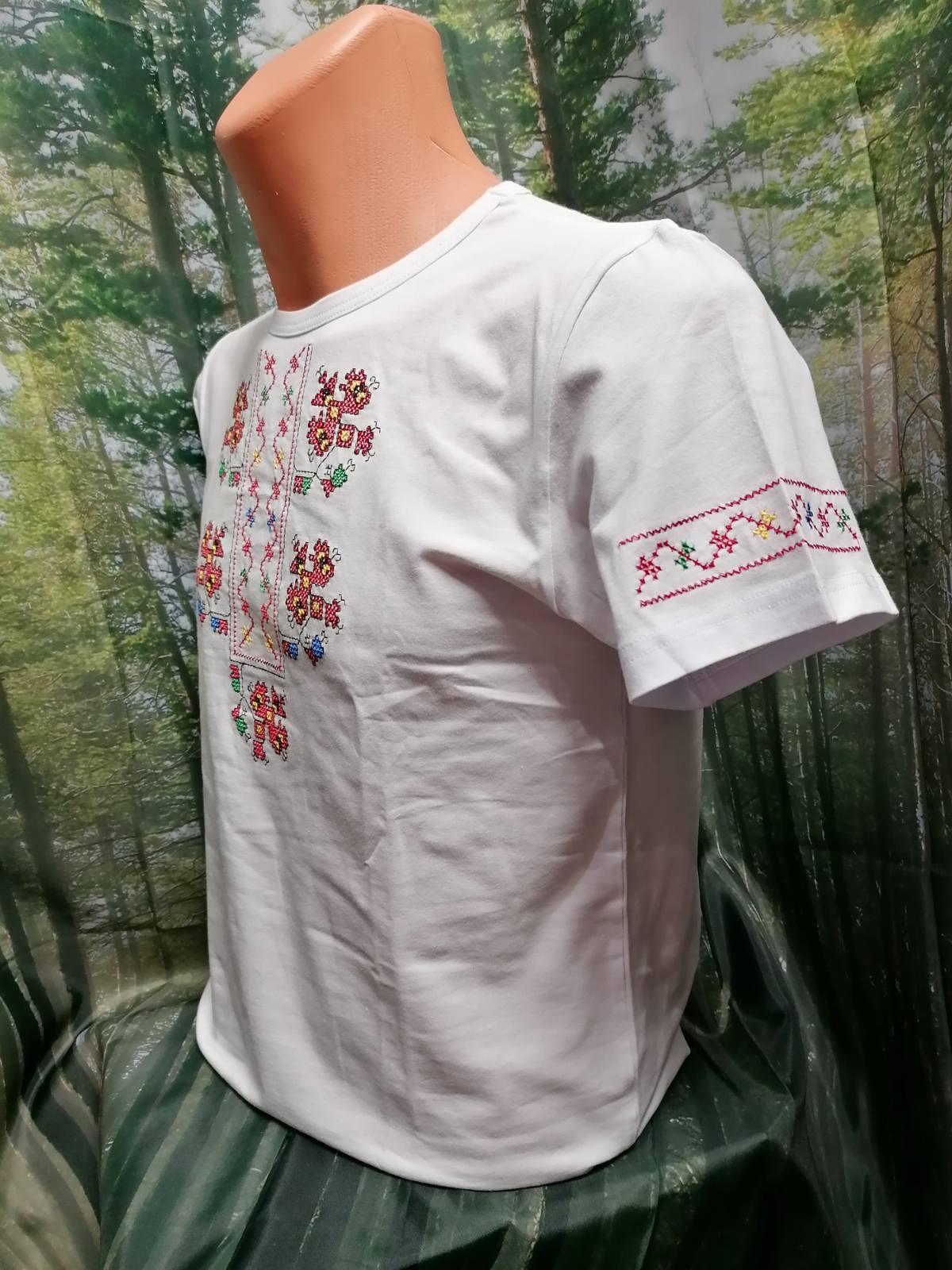 Men's white T-shirt with Gabrovo embroidery