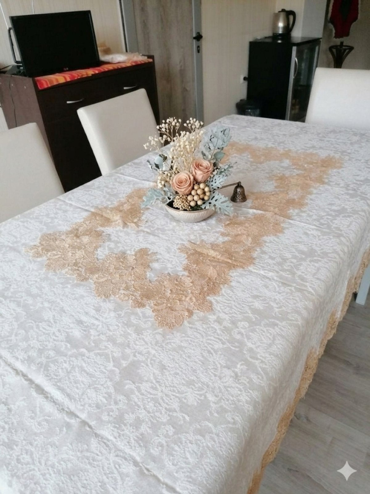 098 Луксозна покривка за маса 130/180