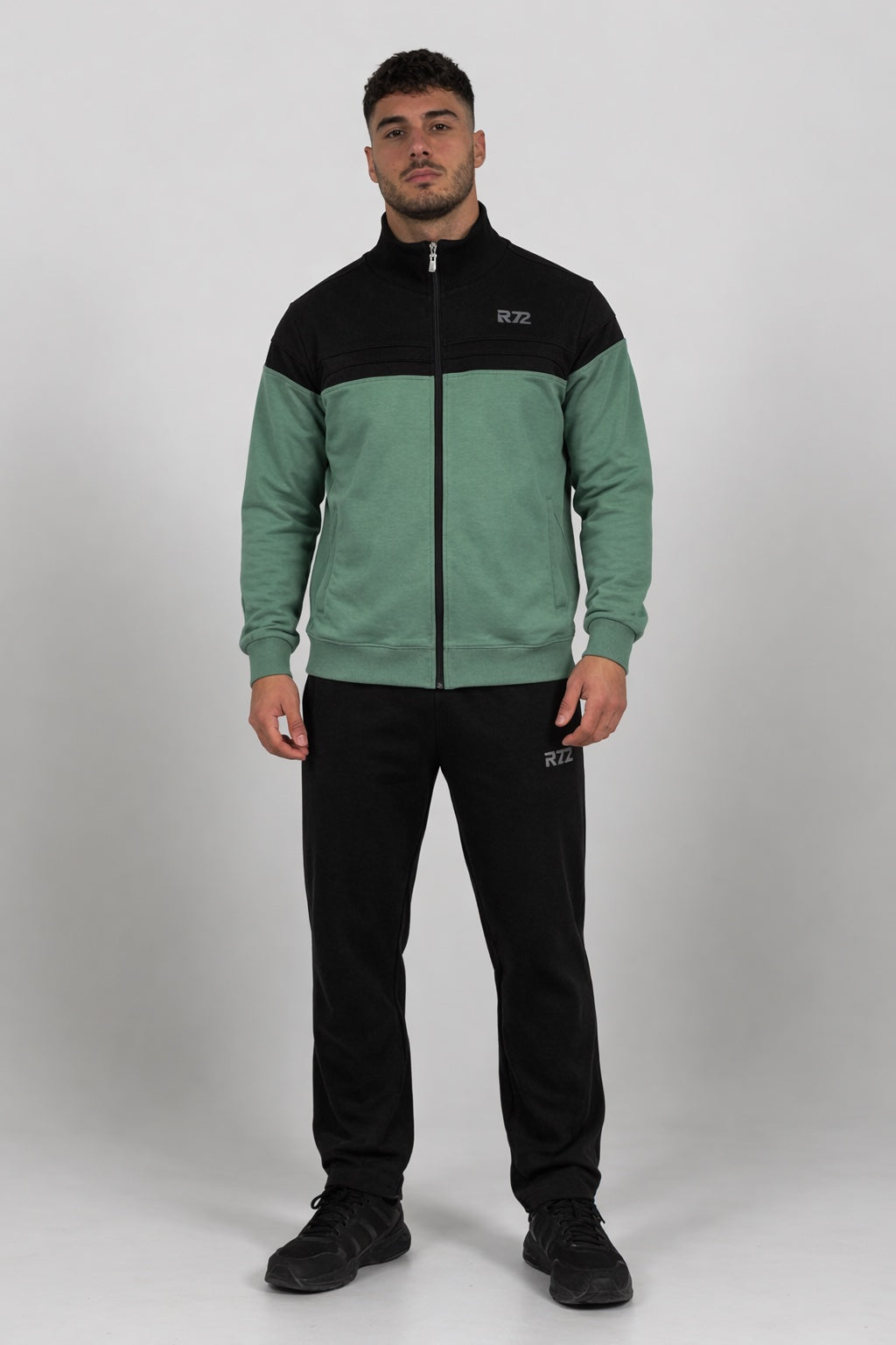 194 Мъжки памучен спортен екип – зелен с черно, без качулка.