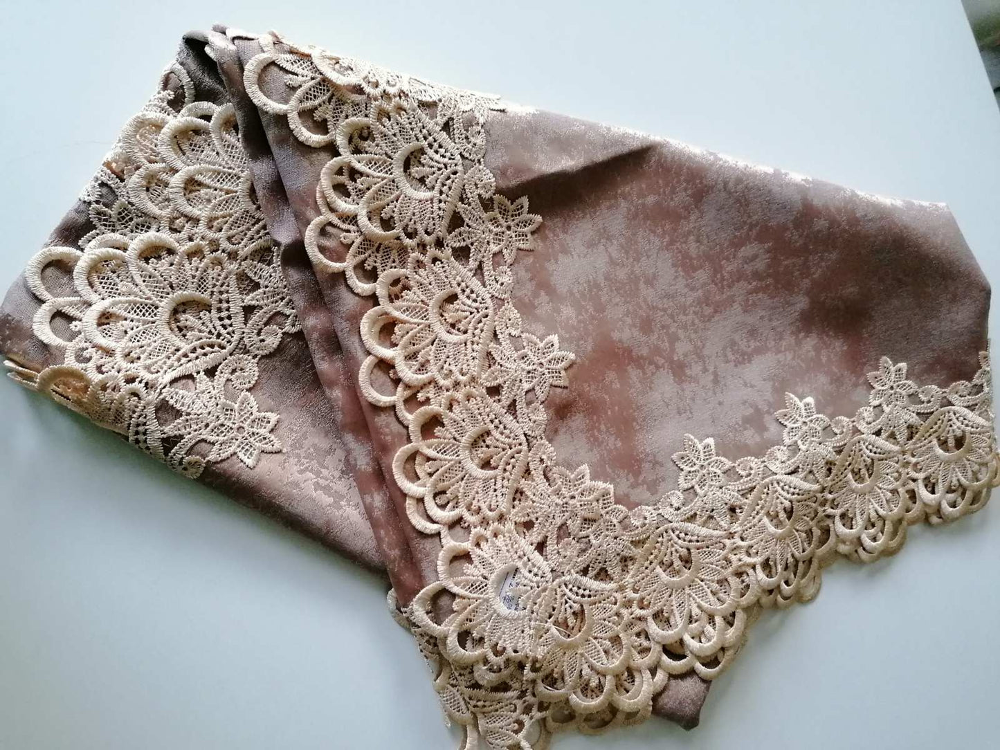 053 Луксозна покривка за маса 130/180 Празнична покривка за маса.