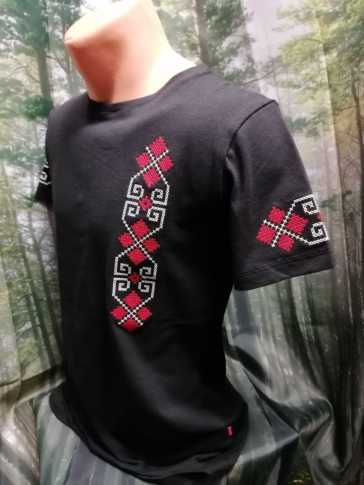 Мъжка тениска с шевица „Сила“