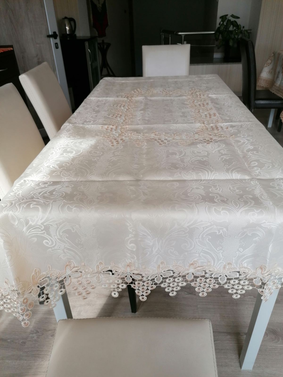 013 Луксозна покривка 150/220. Покривки за маса.