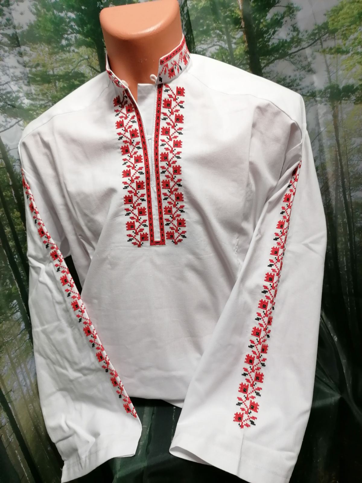 2615 Бяла мъжка бродирана риза