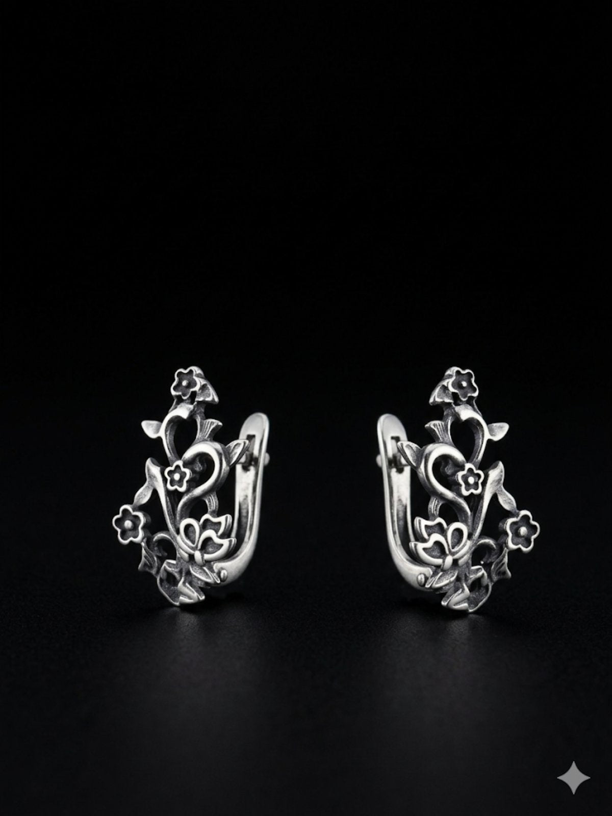 8000627 Сребърна бижутерия от България