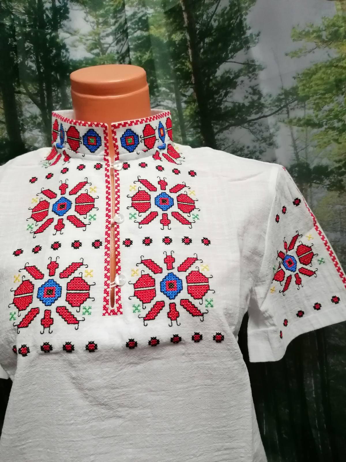 Women's Thracian shirt with short sleeves - embroidered