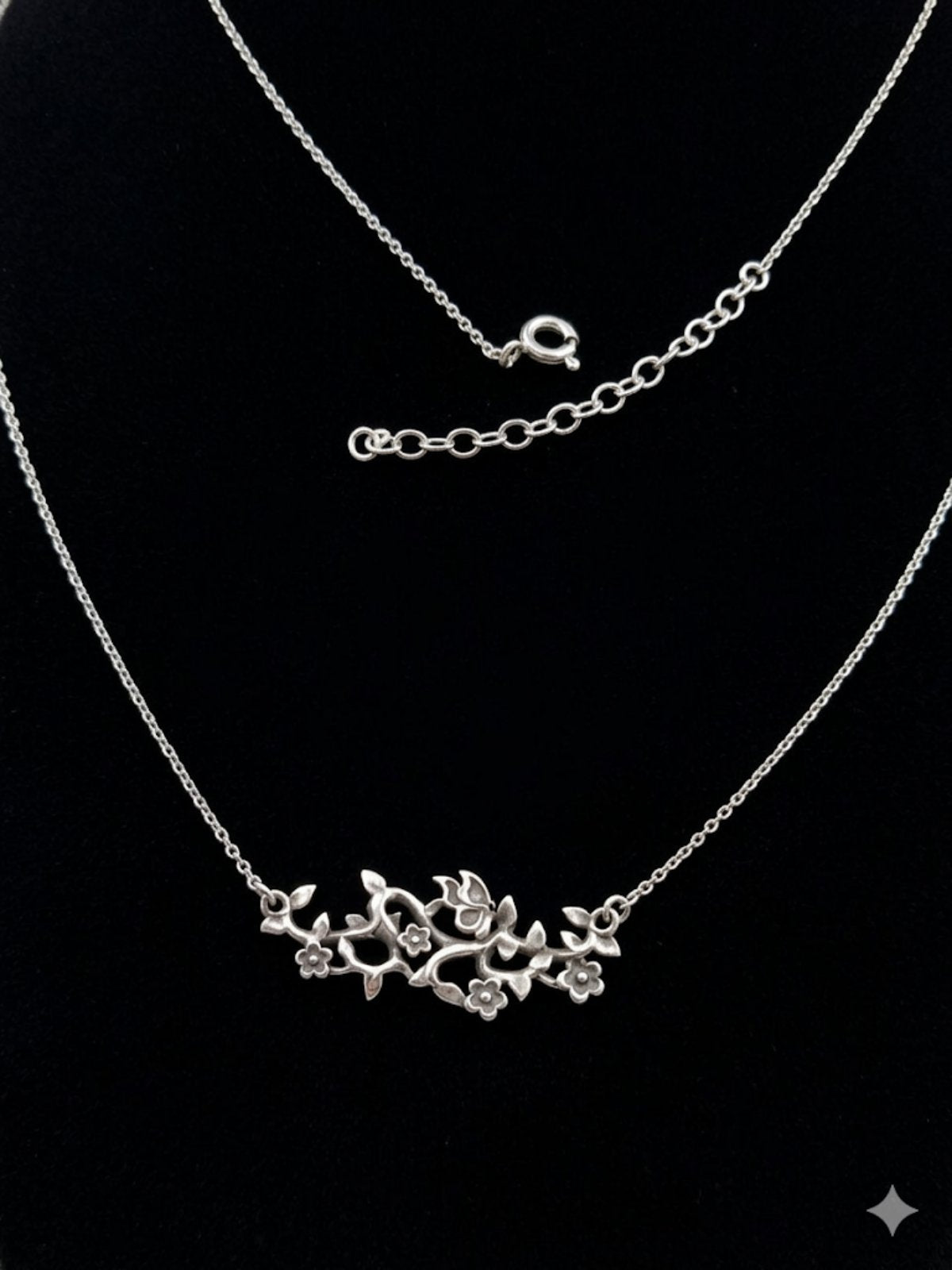 8000627 Сребърна бижутерия от България