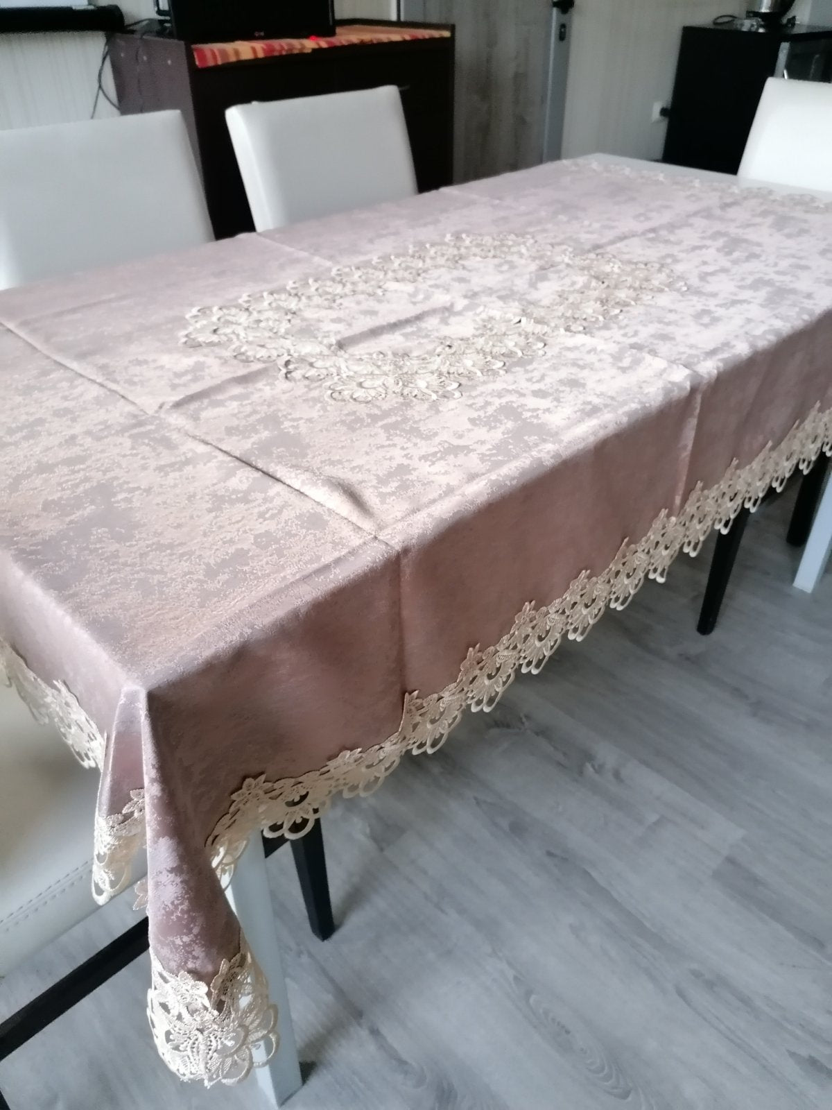 053 Луксозна покривка за маса 130/180 Празнична покривка за маса.