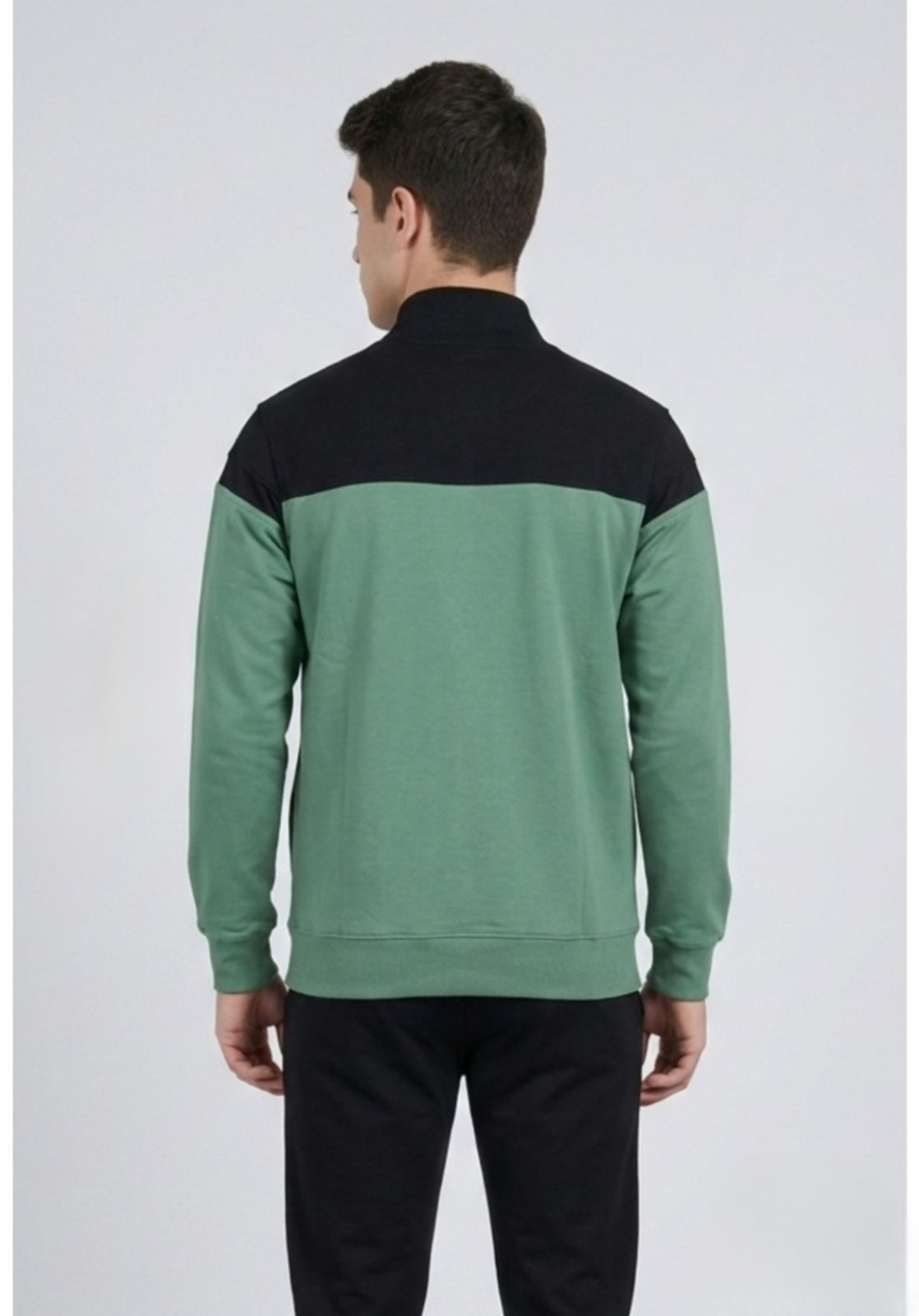 194 Мъжки памучен спортен екип – зелен с черно, без качулка.