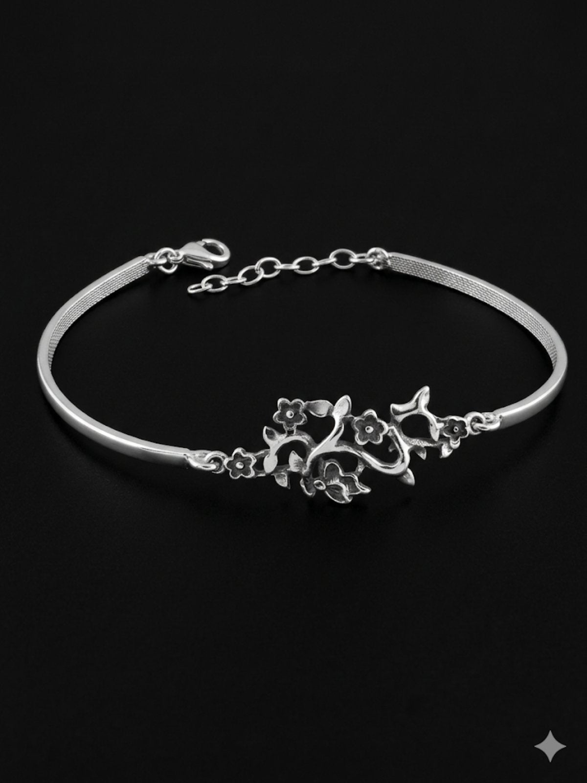 8000627 Сребърна бижутерия от България