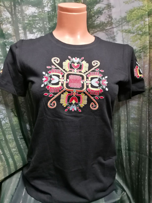 Women's T-shirt with short sleeves - embroidered