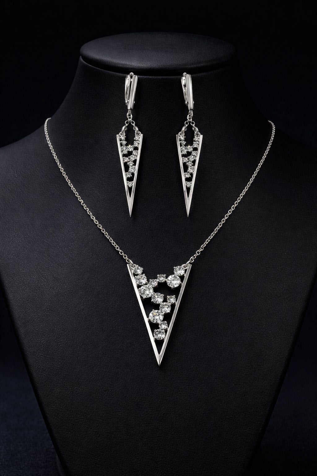 8000117 Сребърна бижутерия от България