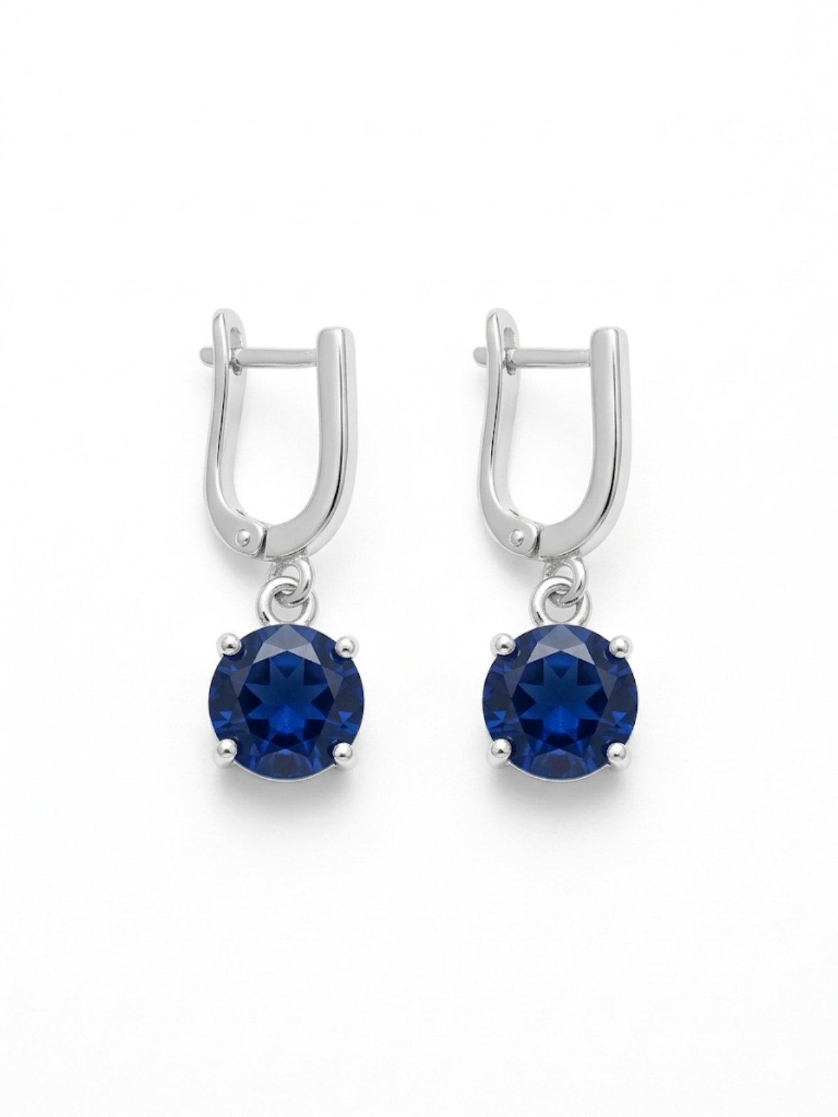 K 1935/521 Сребърни бижута с камък спинел. Сребро с камък спинел 9 мм.