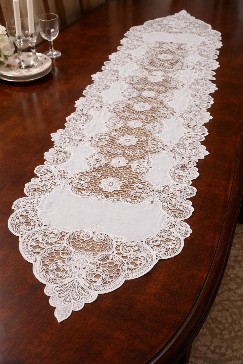 00109 Луксозна покривка- каре- тишлайфер за маса.