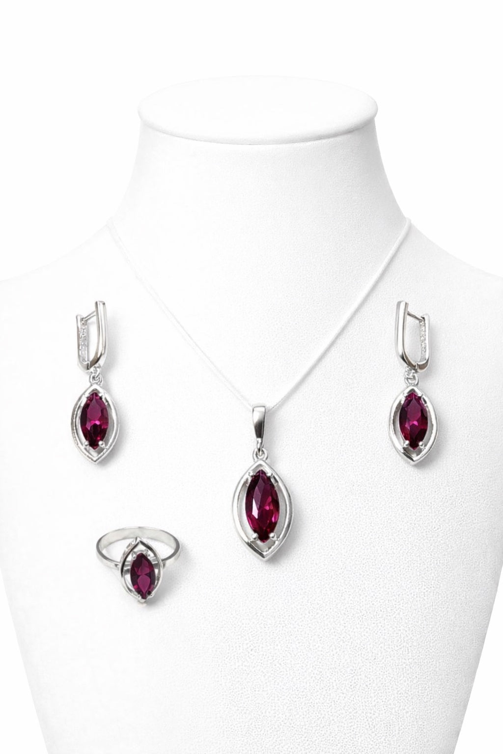 K 3289 / 491 Сребърни бижута с камък рубин. Сребро и рубин