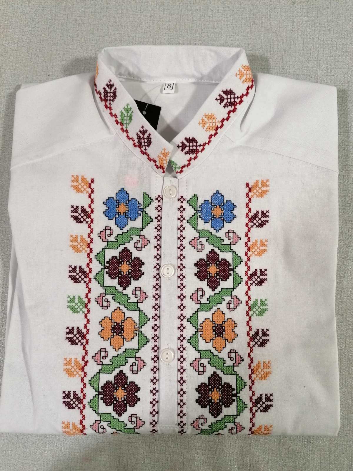 24033 Бяла мъжка бродирана риза