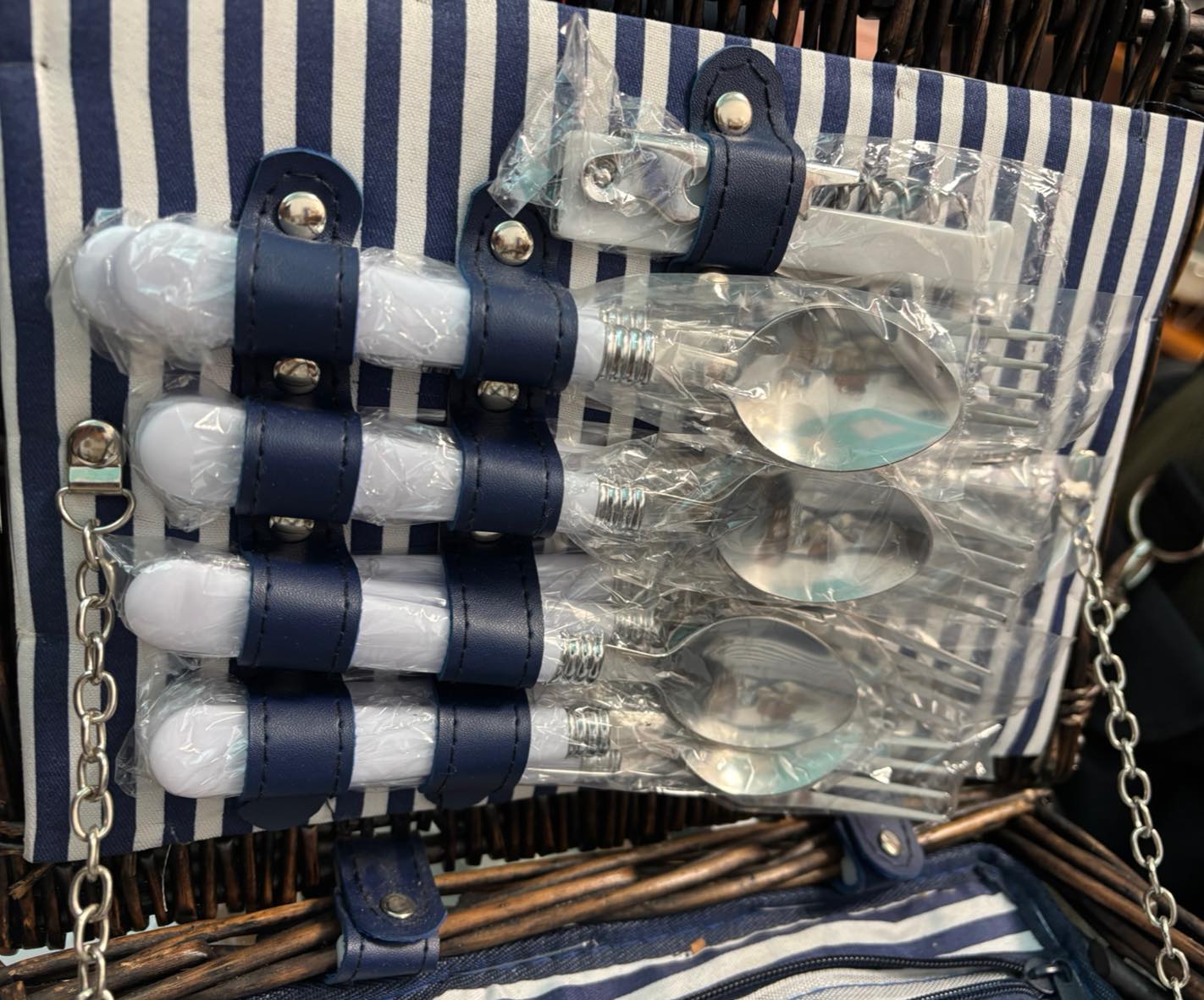 86030193 Кошница за пикник за четирима