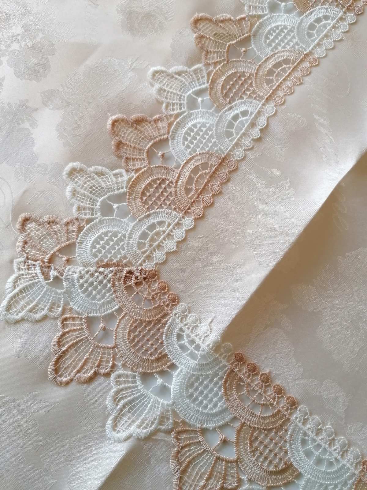 018 Луксозна покривка 180/320 Покривки за маса.