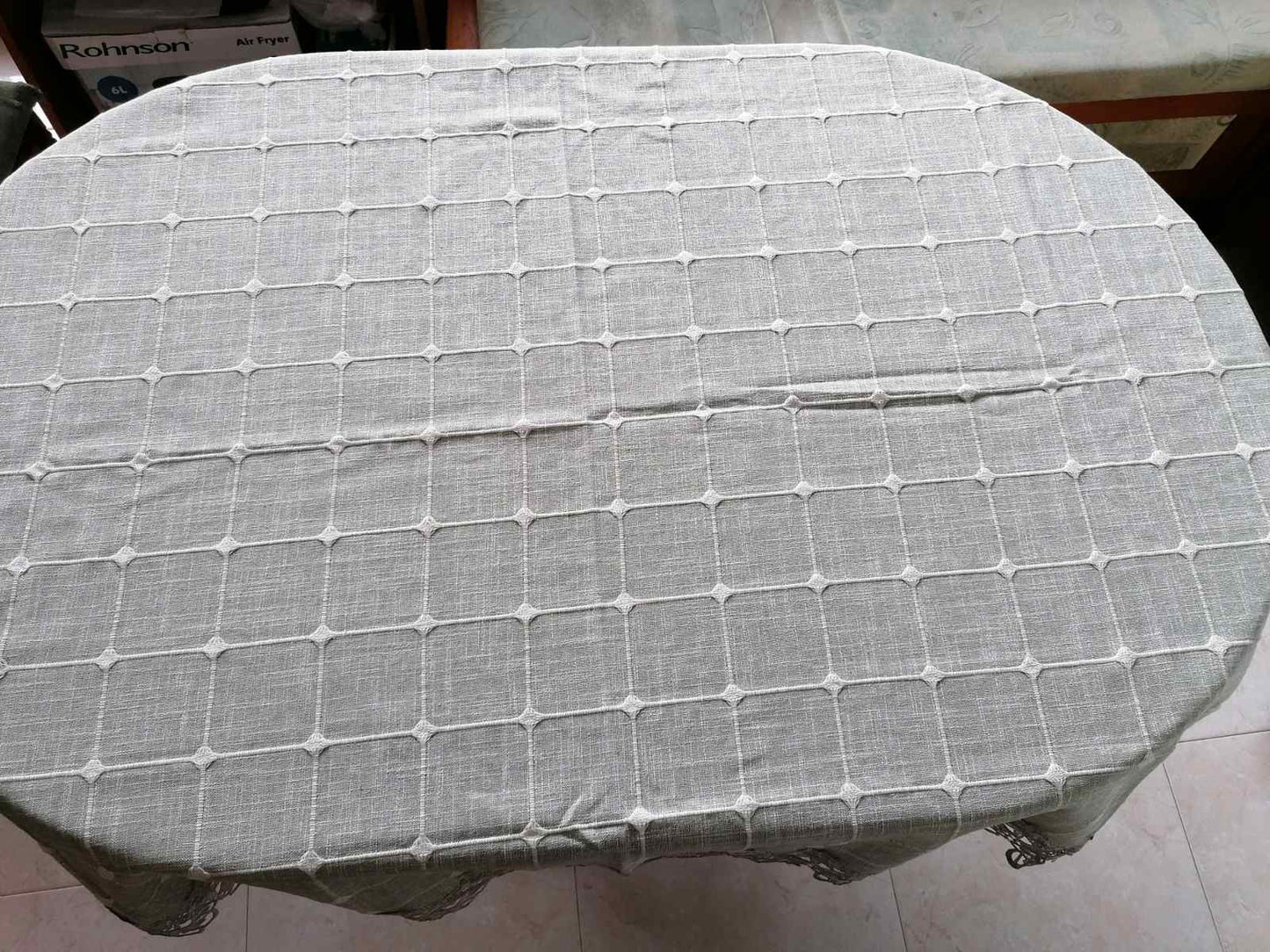 207 Луксозна покривка за маса 130/180 овал Цтят сив.