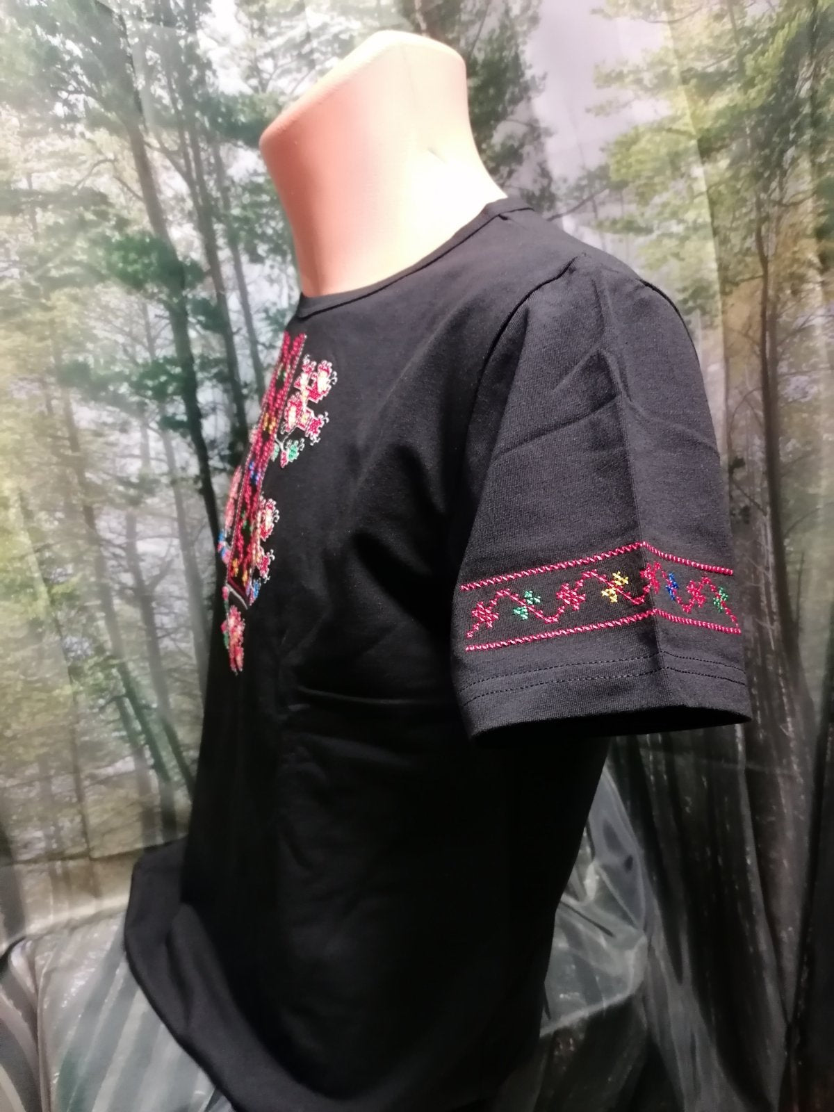 Men's black T-shirt with Gabrovo embroidery