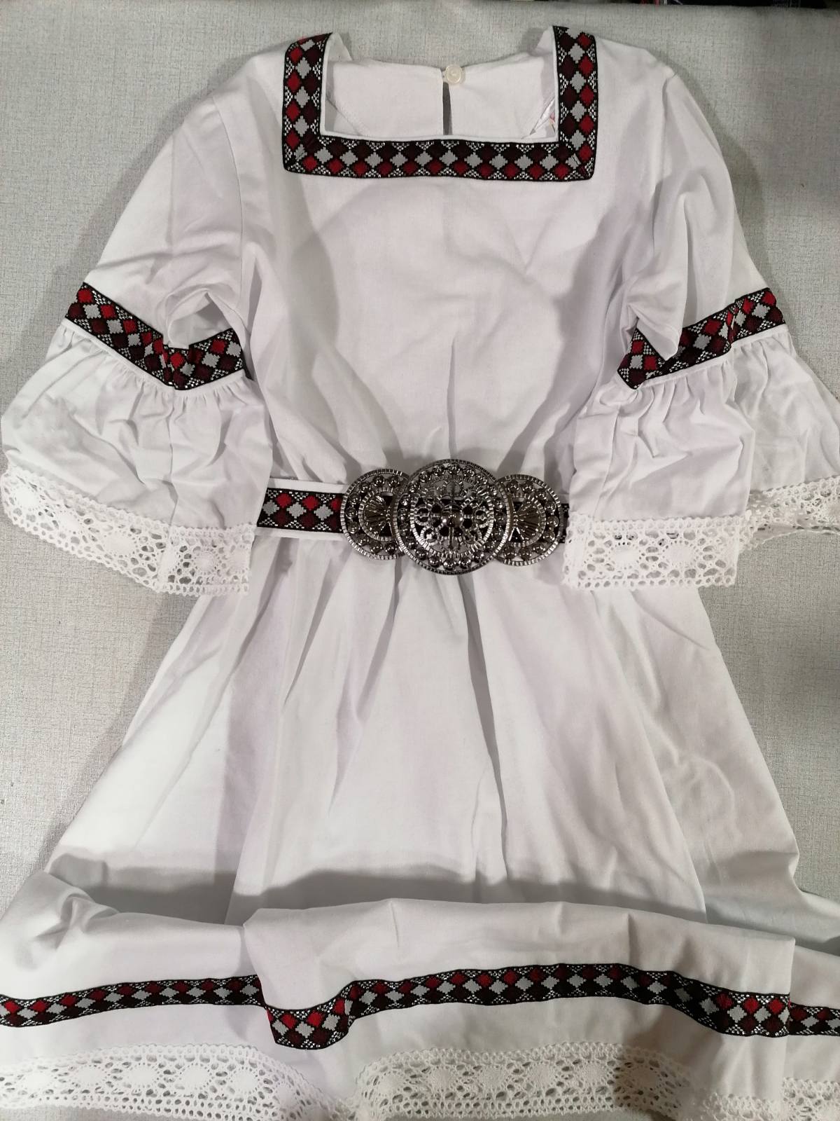 1023 Дълга детска риза „Мария“ с дантела и шевици