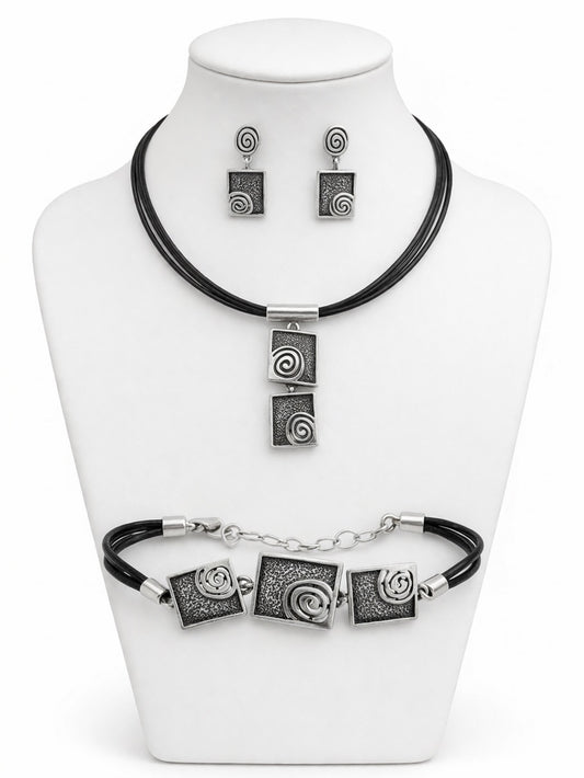 8000672 Сребърна бижутерия от България