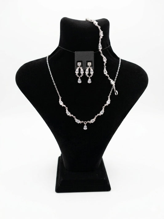 8000611 Сребърна бижутерия от България