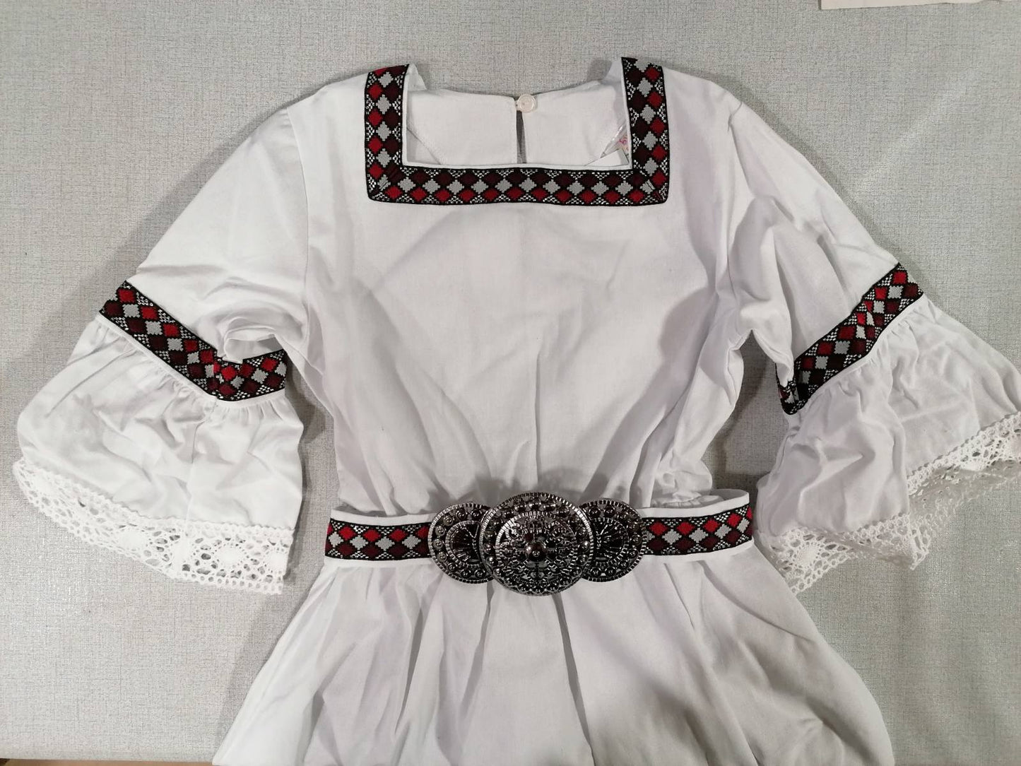 1023 Дълга детска риза „Мария“ с дантела и шевици