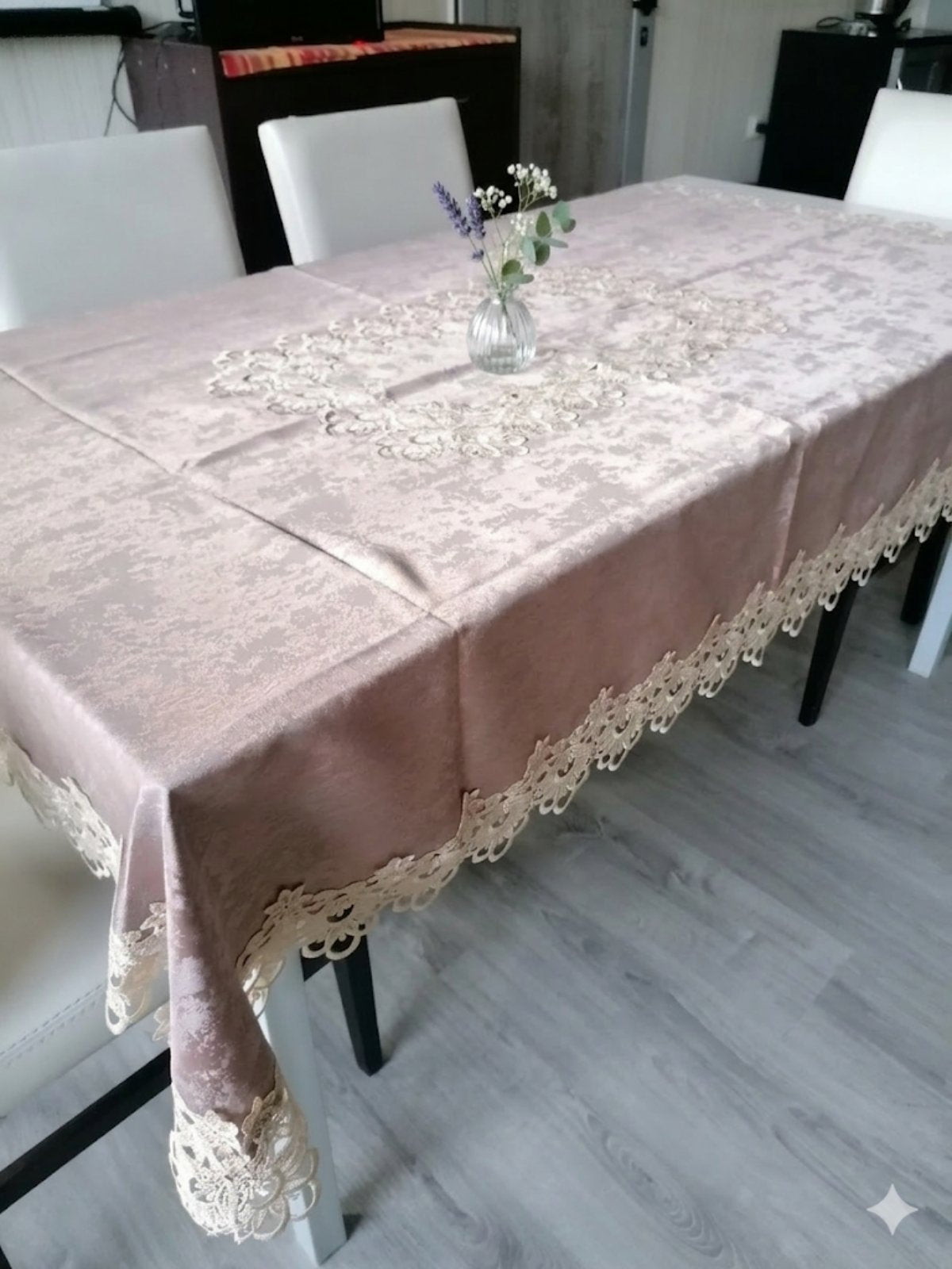 053 Луксозна покривка за маса 130/180 Празнична покривка за маса.