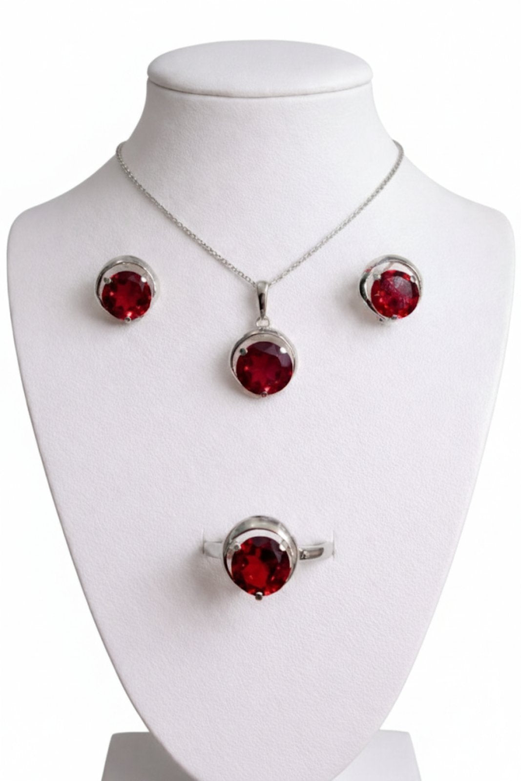 K 2542 /491 Сребърни бижута с камък рубин. Сребро и рубин