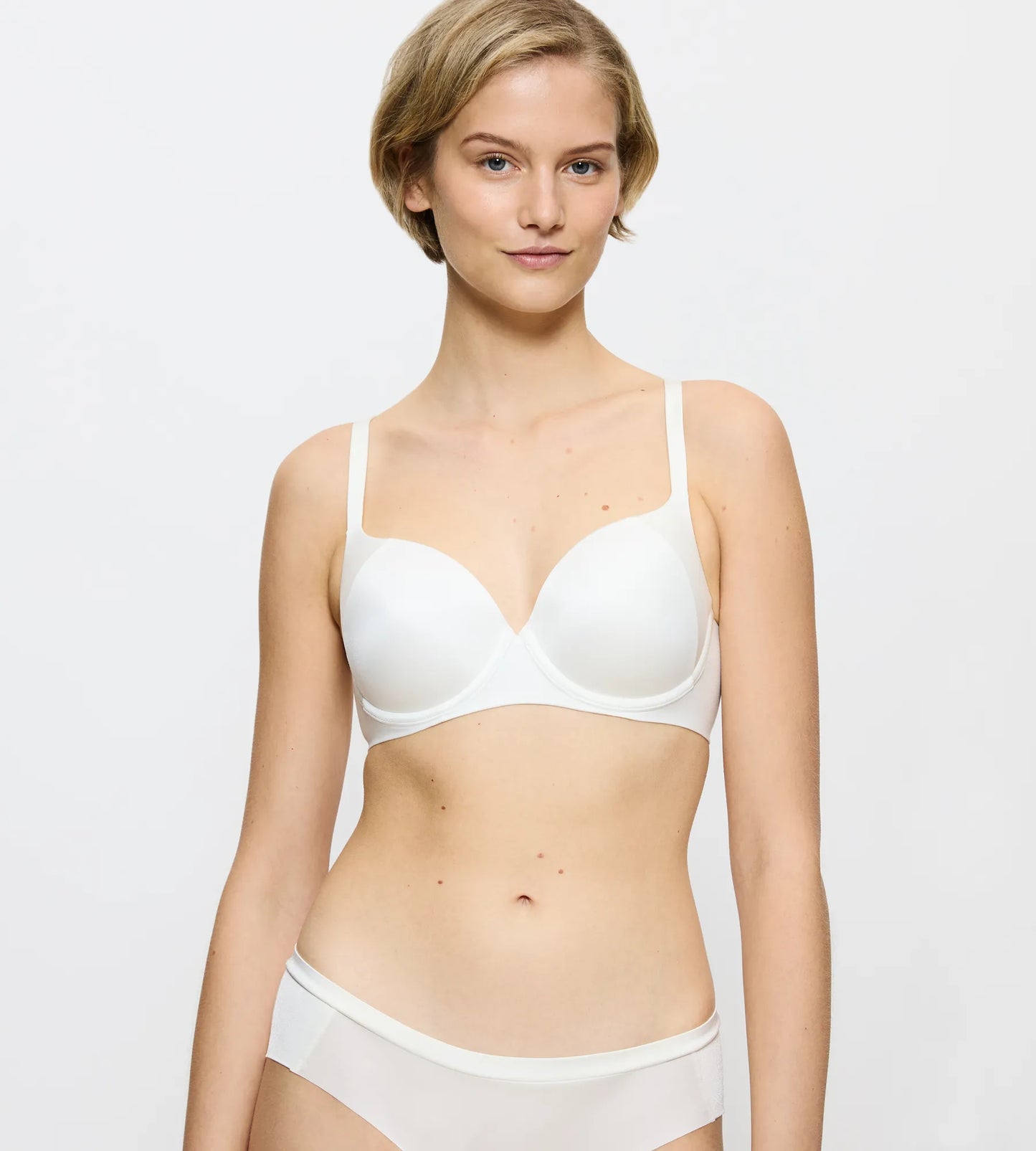 10194318 Body Make-up Soft Touch WP EX 99% налични. Изпащаме веднага