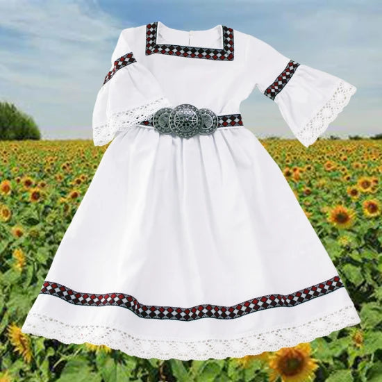 1023 Дълга детска риза „Мария“ с дантела и шевици