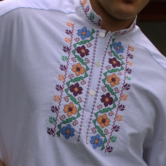 24033 Бяла мъжка бродирана риза