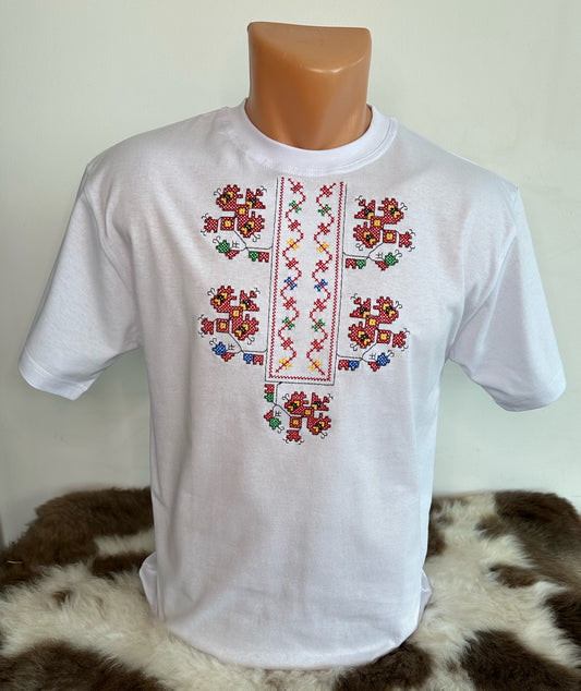 Мъжка бяла тениска с бродирана Габровска шевица