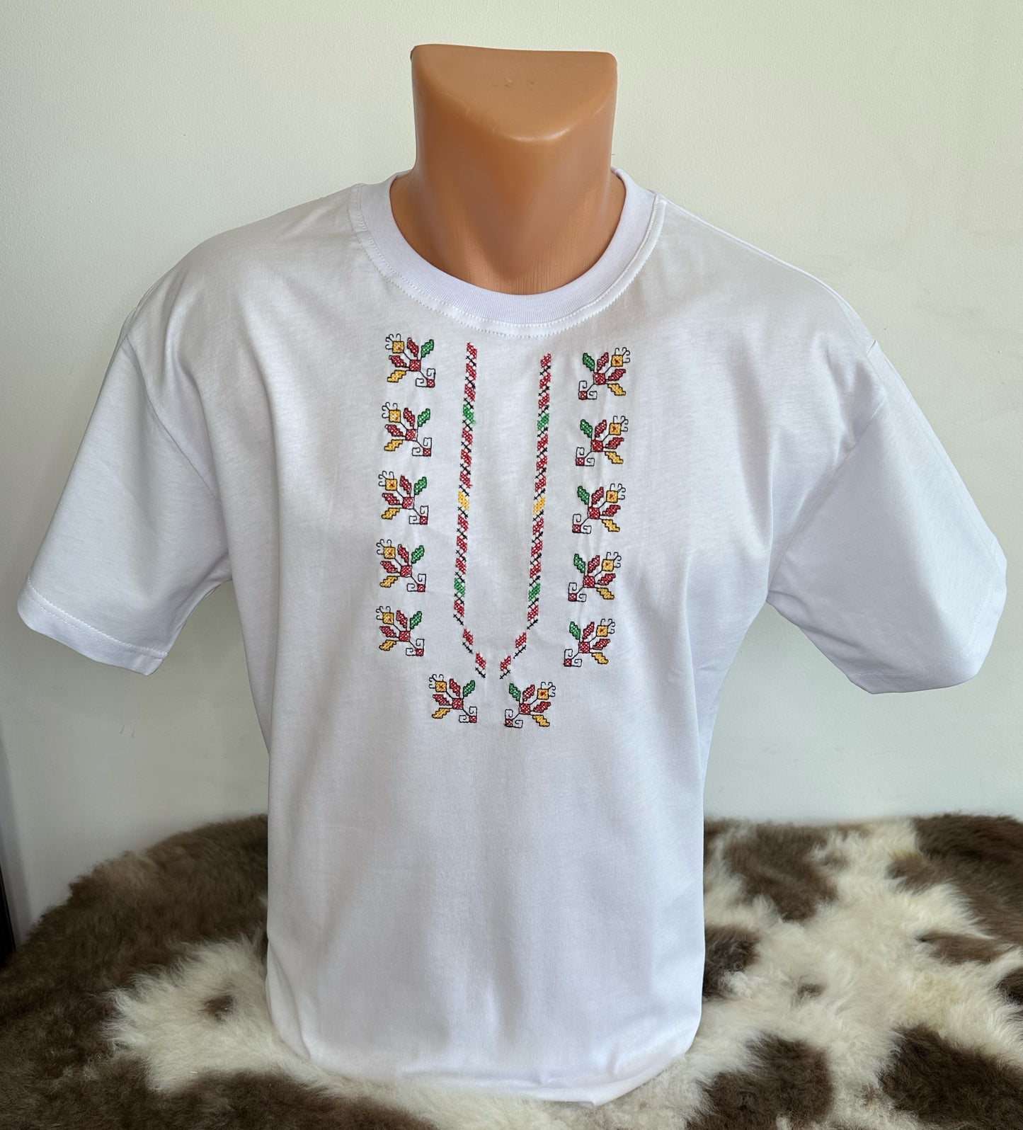 Men's T-shirt with embroidery - White
