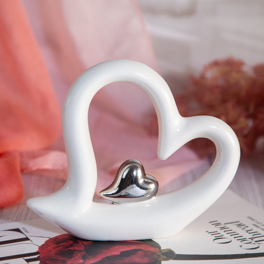 81033884 Декоративна статуетка - Малко сърце в голямо