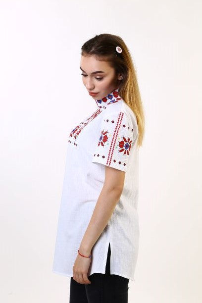 Women's Thracian shirt with short sleeves - embroidered