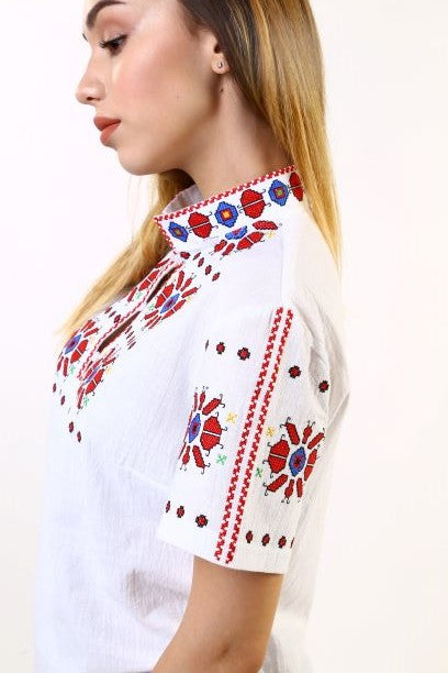 Women's Thracian shirt with short sleeves - embroidered