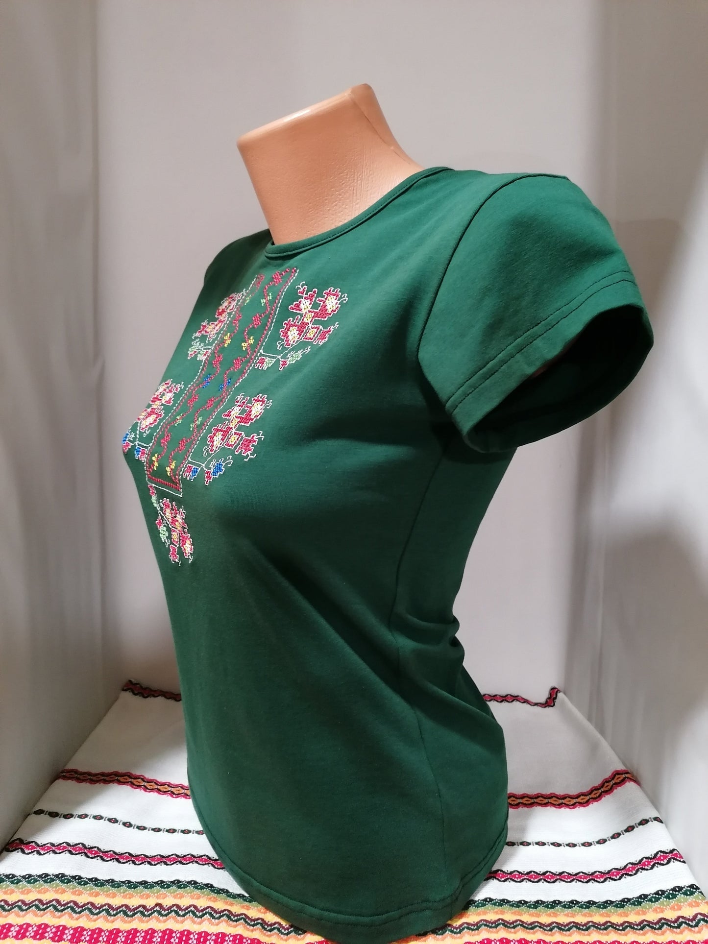 Women's green t-shirt with Gabrovi embroidery - embroidered