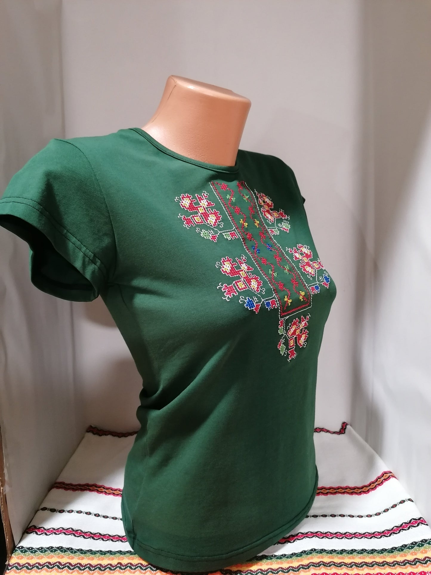 Women's green t-shirt with Gabrovi embroidery - embroidered