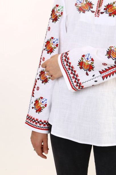 Women's Thracian shirt - embroidered 