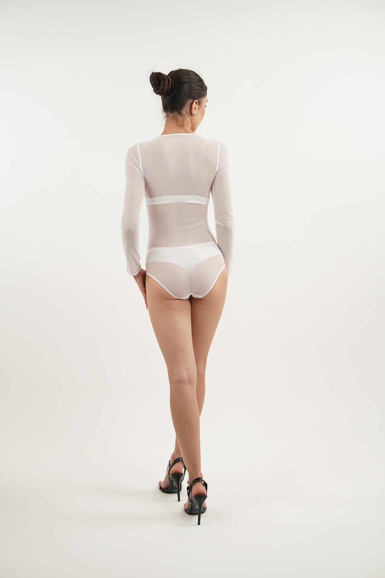 10В Дамско боди с дълъг ръкав и обло деколте, тип бикина, тюл.