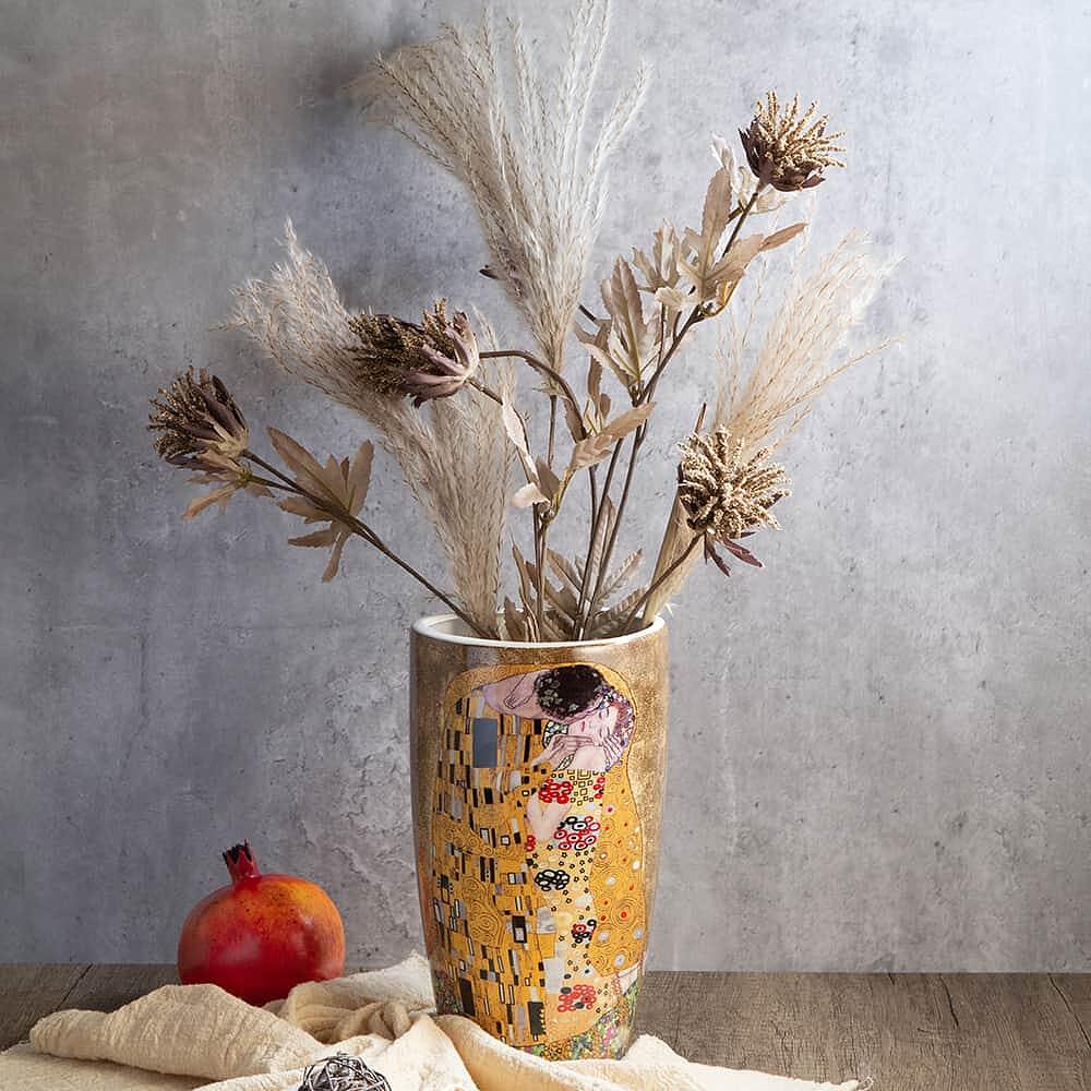 71024762 Порцеланова ваза от серията Целувката на златен фон - 25см